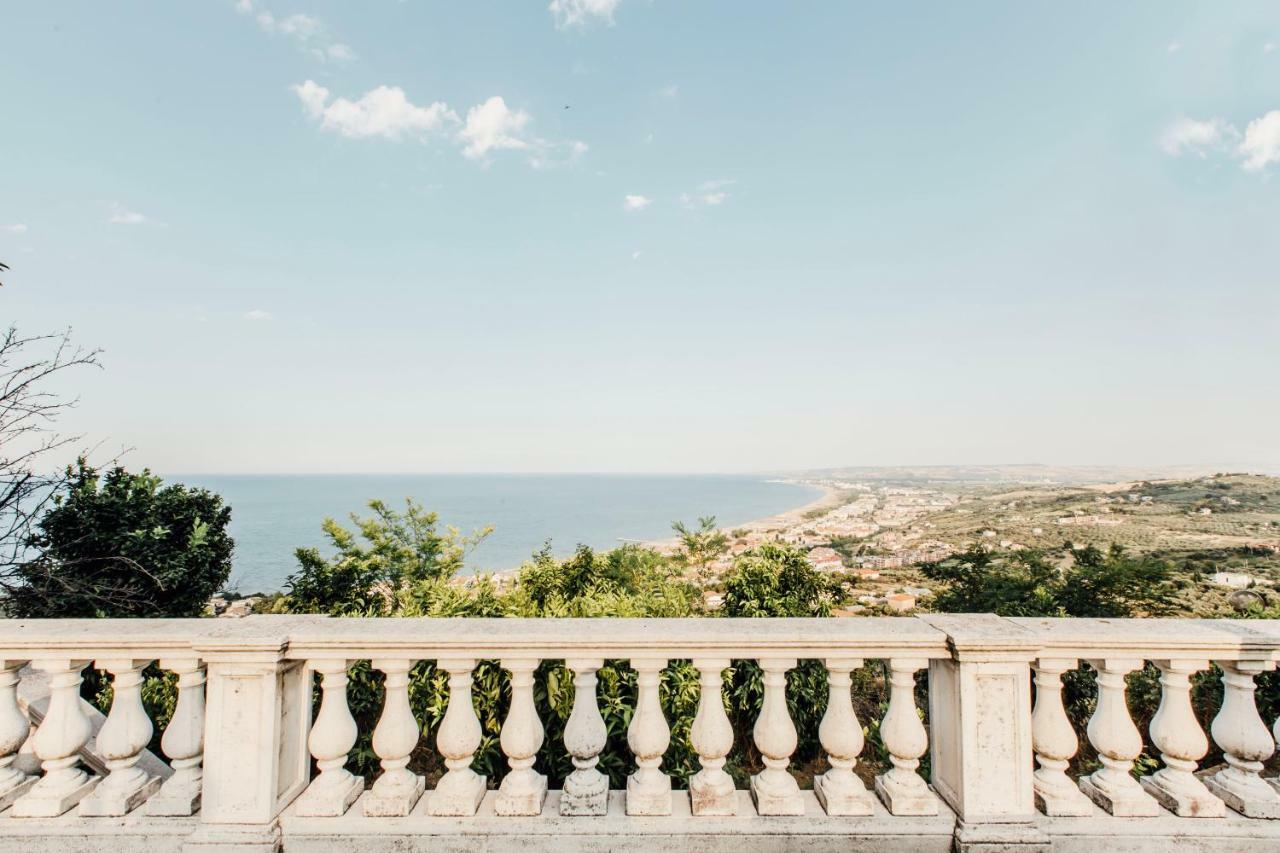 Secret Garden - Suites & Apartments Vasto Exterior photo